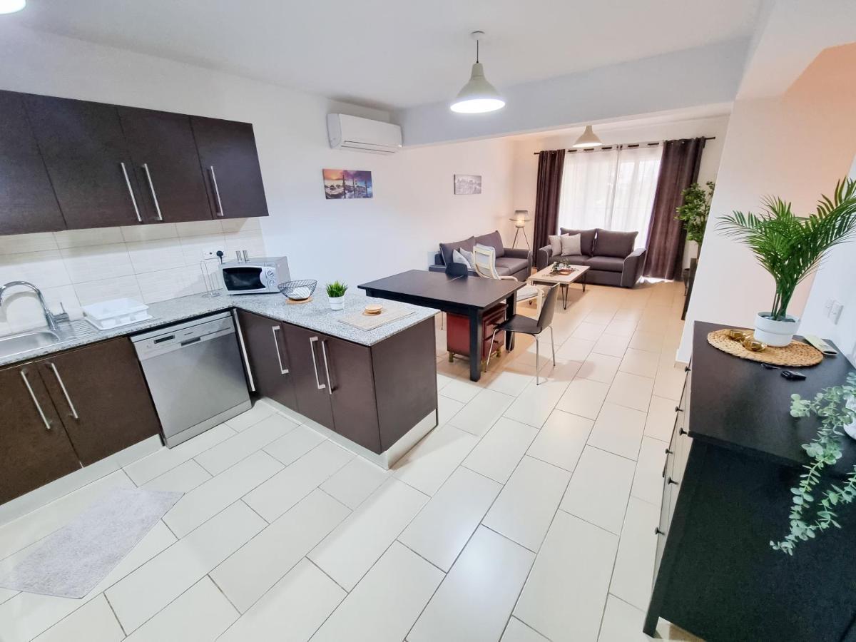 Light House Apartment Ларнака Экстерьер фото
