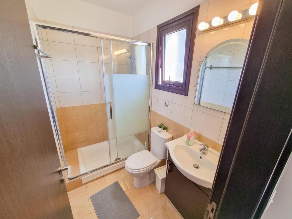 Light House Apartment Ларнака Экстерьер фото